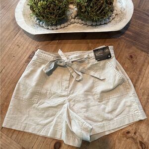 Women's khaki linen shorts